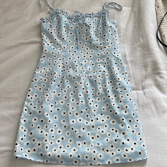 Dresses & Skirts - Princess Polly light blue floral dress